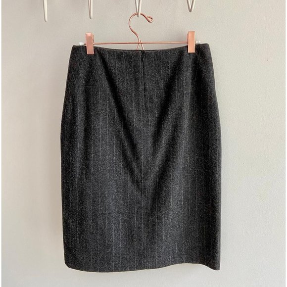 🦓HP!🦓 Banana Republic Pin-Striped Pencil Skirt - Picture 2 of 4